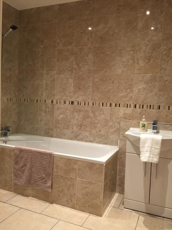 Grosvenor House Apartment Cardiff Bilik gambar